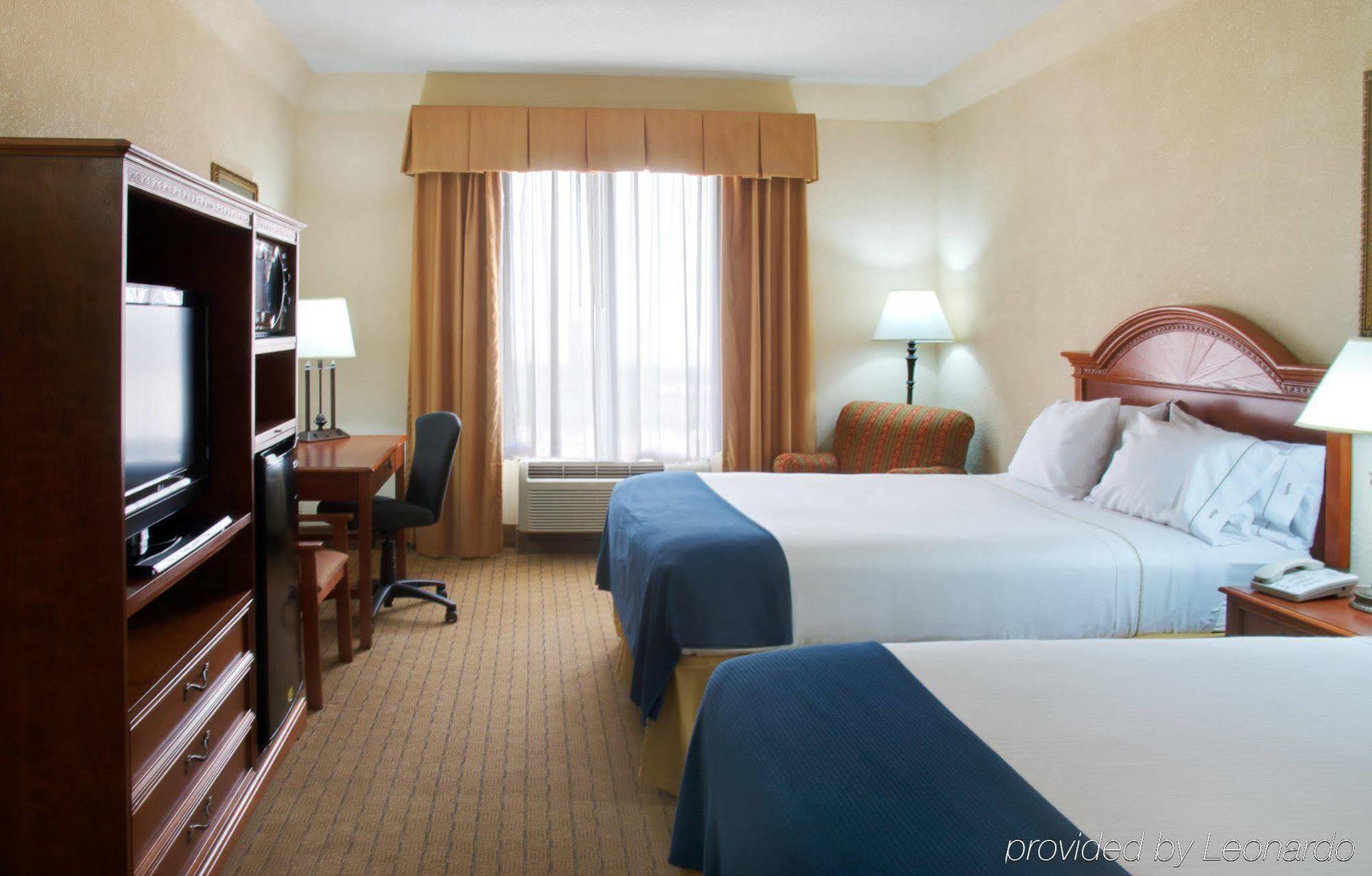 Holiday Inn Express & Suites Houston - Memorial Park Area By Ihg Номер фото